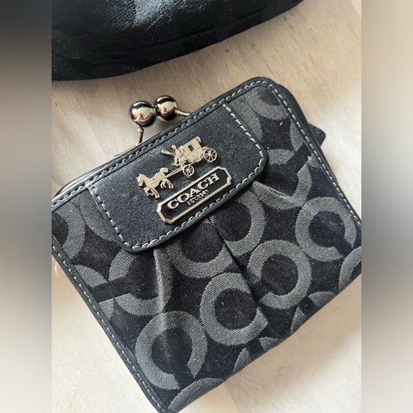 Misc Brand Wristlets/ Wallets: Henri Bendel, Coach, Calvin Klein( $38 for all ) - Picture 6 of 6